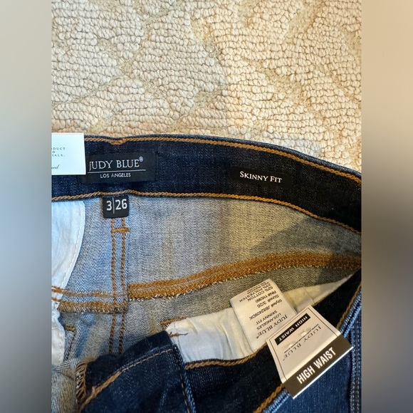 Judy Blue Size 3/26 Skinny Fit Jeans - Picture 2 of 4